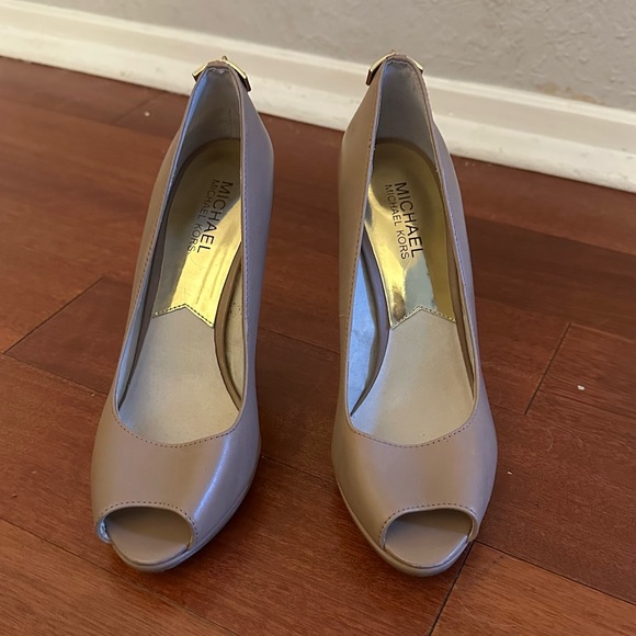 Michael Kors Nude Pumps - Picture 3 of 4